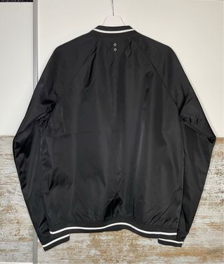 Chaqueta Bomber Negra y Blanca Mouty