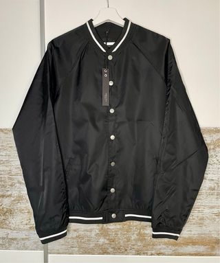 Chaqueta Bomber Negra y Blanca Mouty