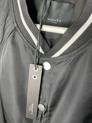 Chaqueta Bomber Negra y Blanca Mouty
