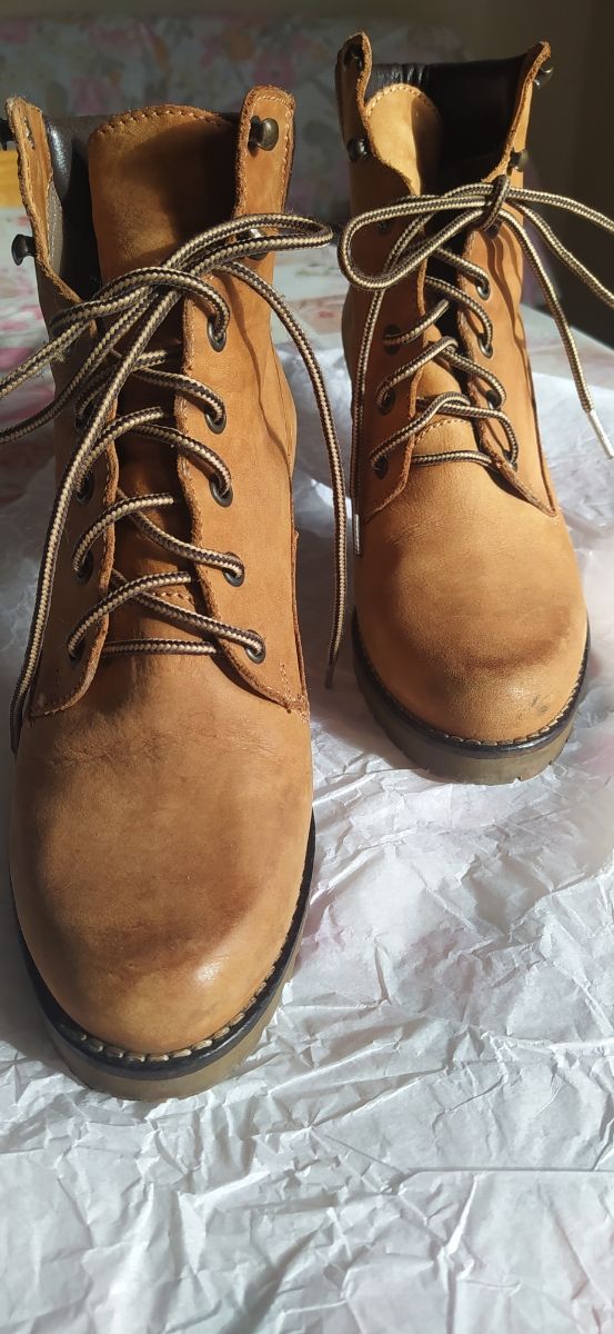 Stivaletti nabuk colore ocra nr 37