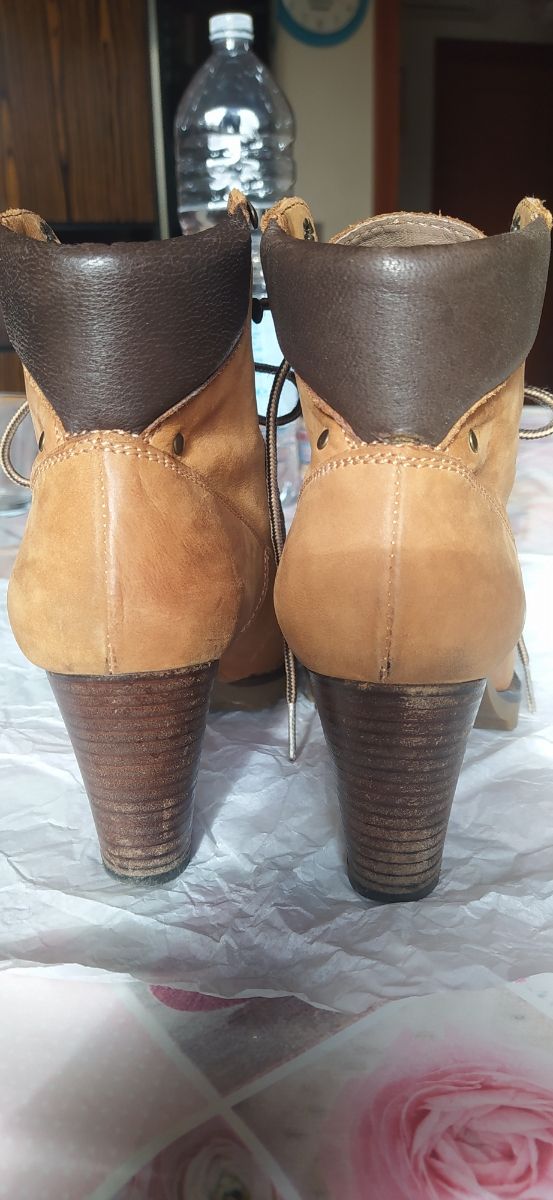 Stivaletti nabuk colore ocra nr 37