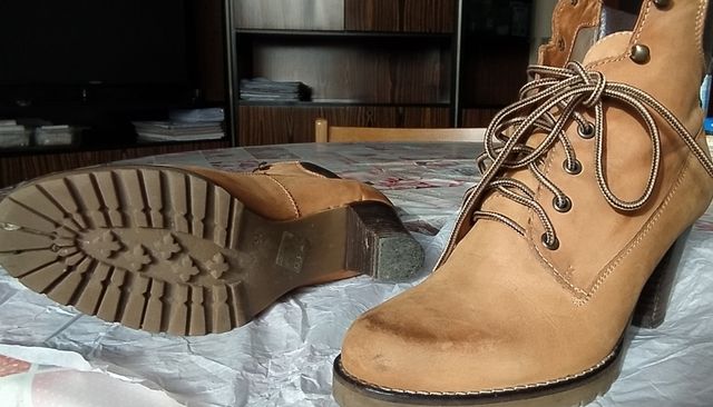 Stivaletti nabuk colore ocra nr 37