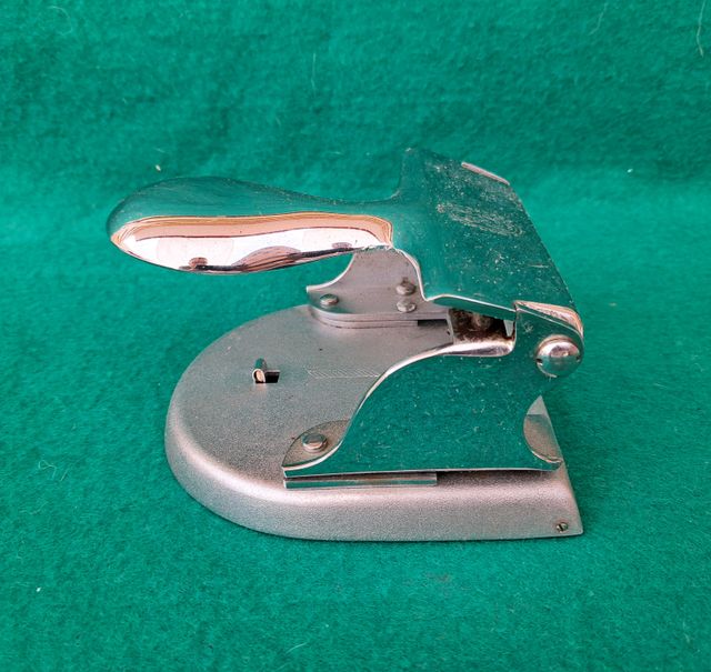 Perforadora papel EL CASCO