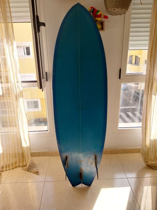 Tabla de surf 5'10 fish surfboard aka surfsmurf de segunda mano por