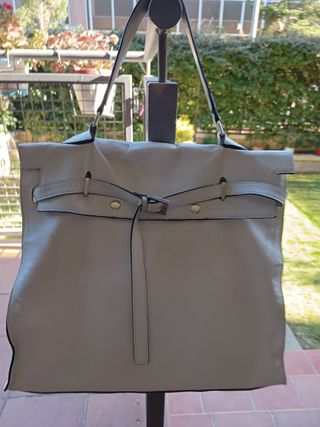 Bolso de piel.