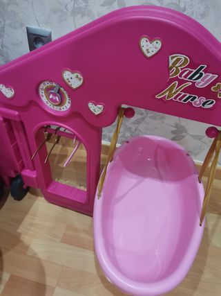 La casa de los bebés. Baby nurse.