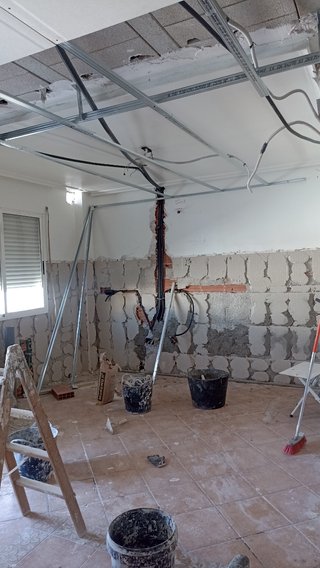 Albañil a sus órdenes