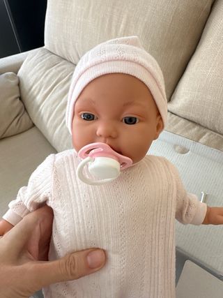 Muñeco bebé recien nacido, con chupete.