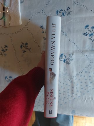 Libro "De ninguna parte"  Julia Navarro