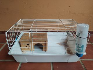 Jaula con casita y bebedero  cobaya, hamster etc
