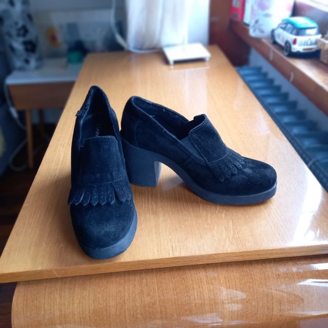 Scarpe nuove con tacco