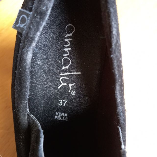 Scarpe nuove con tacco