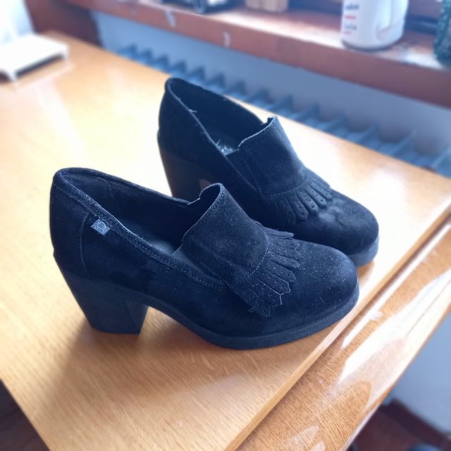 Scarpe nuove con tacco