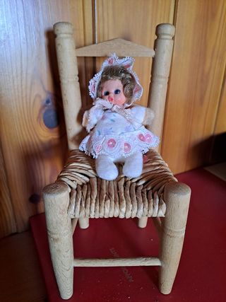 Sedia in legno per bambole vintage