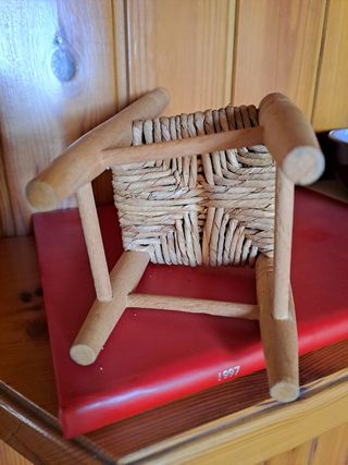 Sedia in legno per bambole vintage