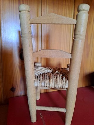 Sedia in legno per bambole vintage