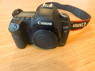 Cámara de fotos Canon 5D Mark II (cuerpo)