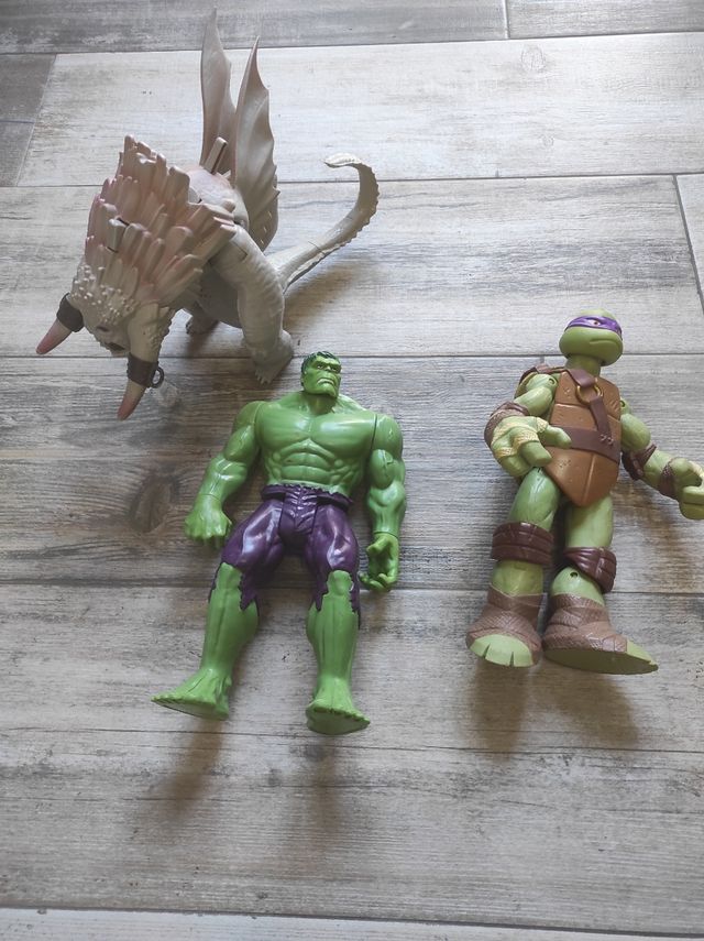 Figuras Marvel y de dragón boll