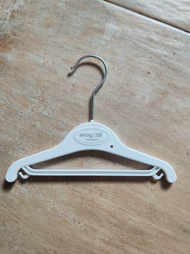 Perchas de bebe mayoral