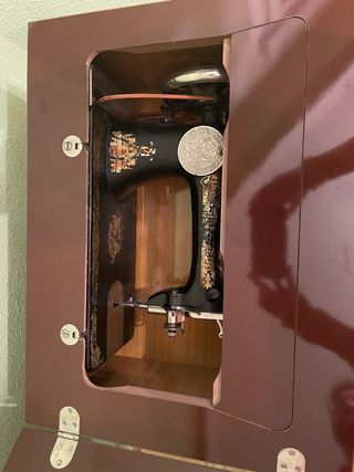 Máquina de coser SINGER con su mueble