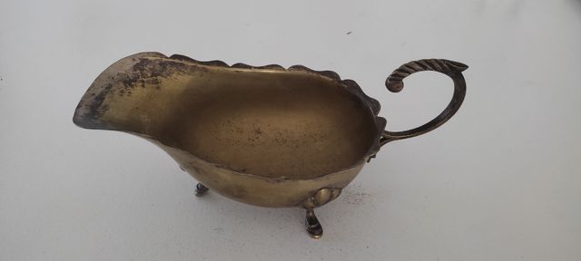 Salsera antigua latón