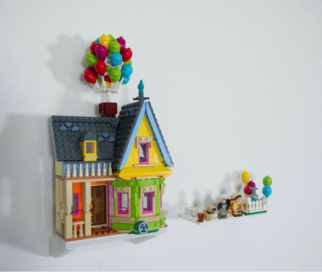 Soporte pared lego casa Up