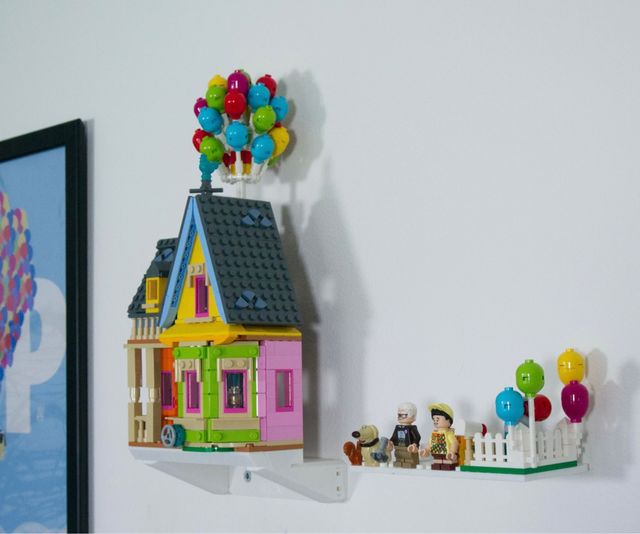 Soporte pared lego casa Up