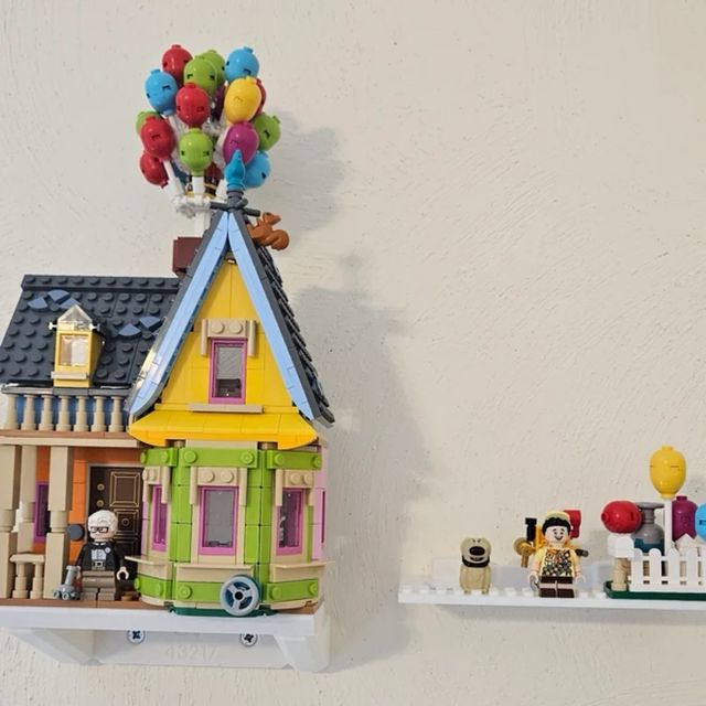 Soporte pared lego casa Up