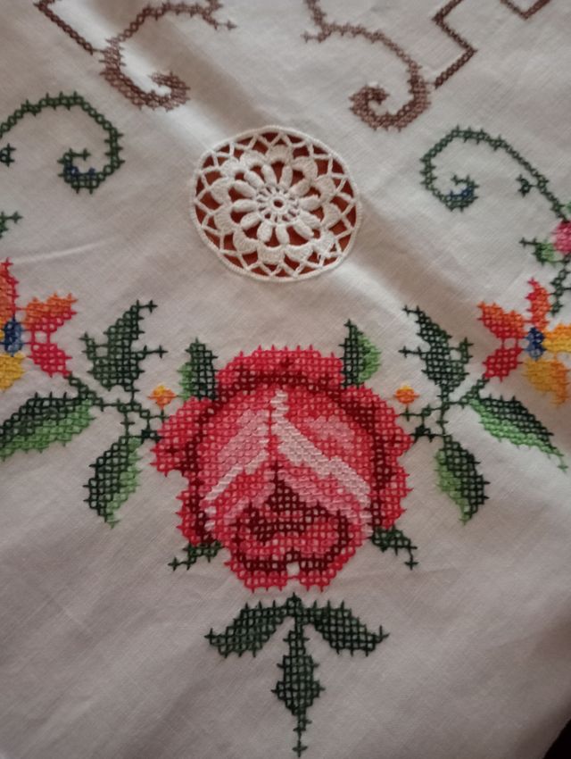 Mantelería  lino bordada a mano punto cruz oferta