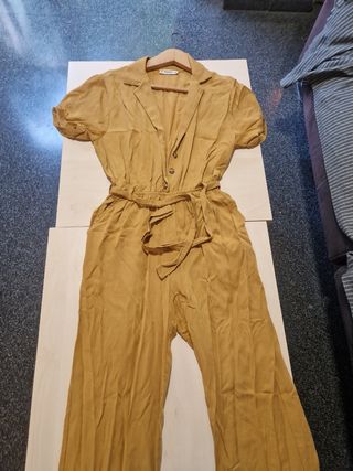 Mono largo color calabaza.