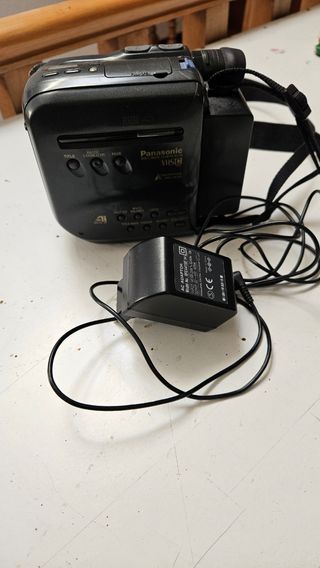 CAMARA DE VIDEO VHS C PANASONIC NVS1