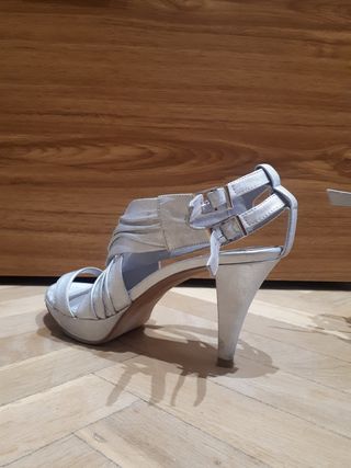 Sandalías de mujer Gino Vaello, tacón 9cm