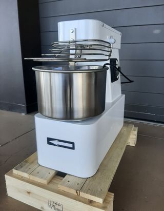 AMASADORA ESPIRAL 5 KG TOTALES DE MASA