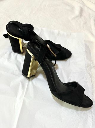 Sandalo com tacco largo