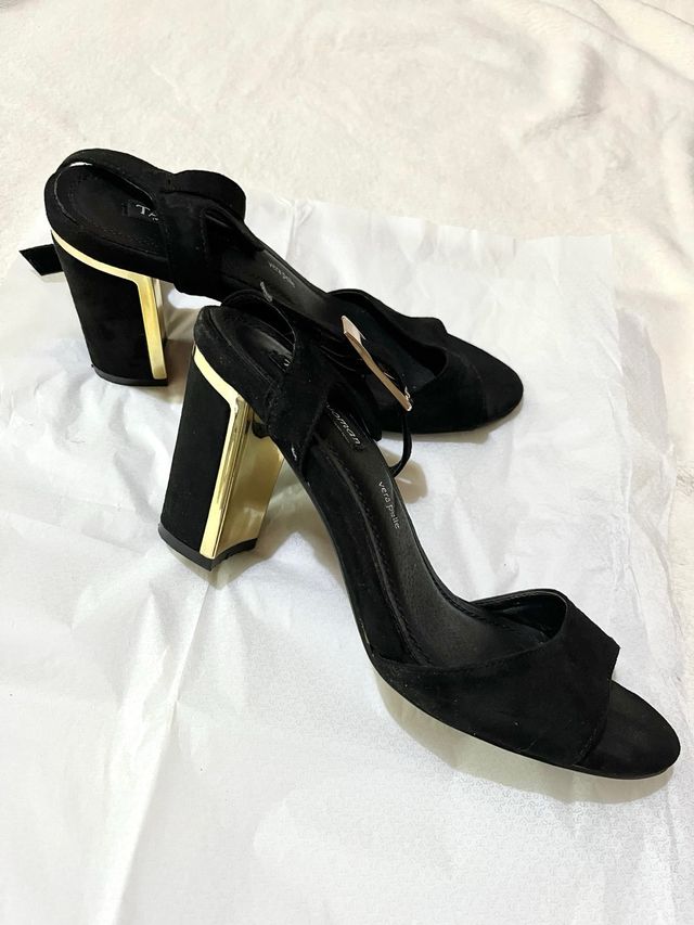 Sandalo com tacco largo