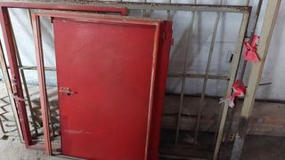 Reja hierro ventana152×112 cm y ventana de hierro.