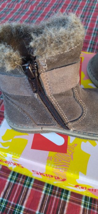 Stivaletti bimba nr 23