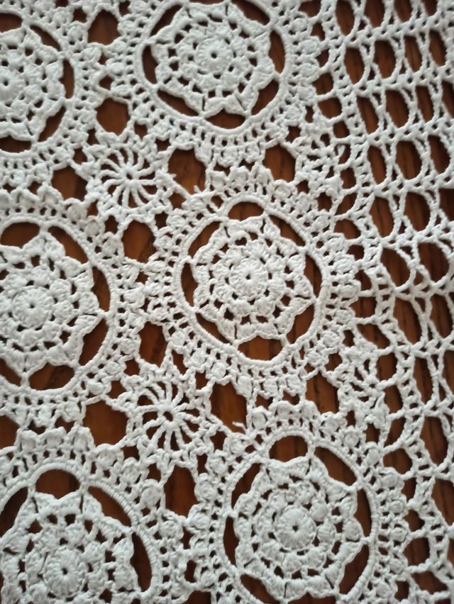 Runner in pizzo fatto a mano a uncinetto