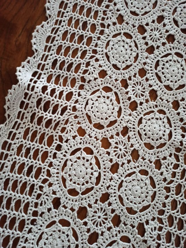 Runner in pizzo fatto a mano a uncinetto