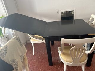 Mesa negra plegable mas Sillas