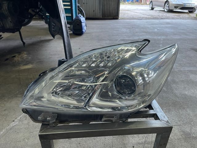 faro izquierdo toyota prius 2012