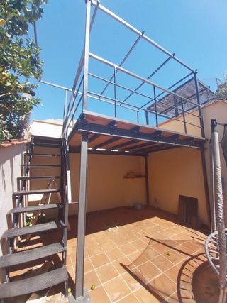ALTILLOS DE HIERRO Y MADERA. .