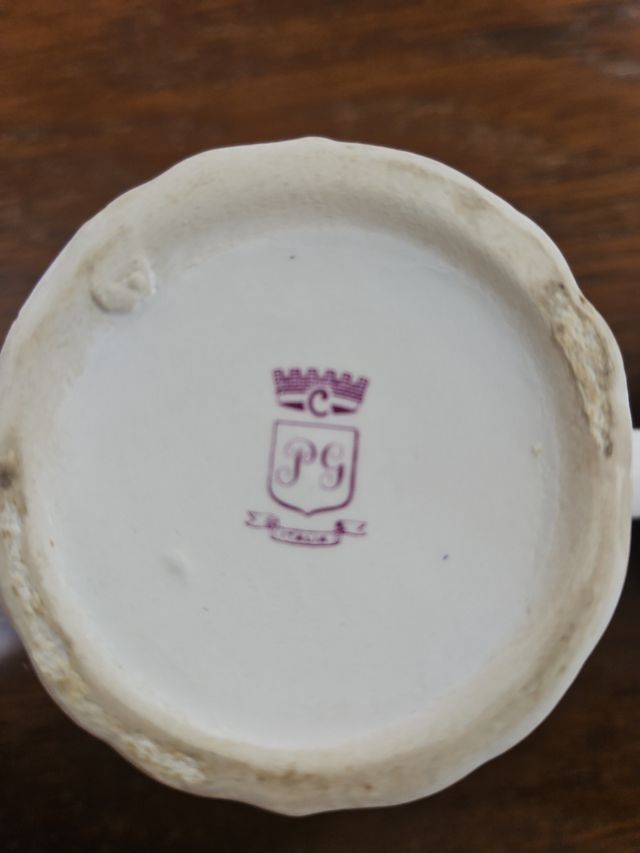 Antica zuccheriera in porcellana decorata.