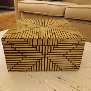 Caja de madera con marquetería