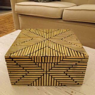 Caja de madera con marquetería