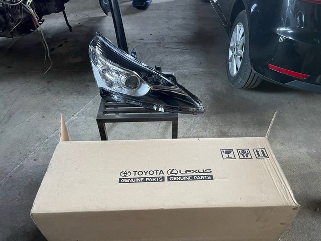 Faro derecho toyota corola verso ref:81130-0F191