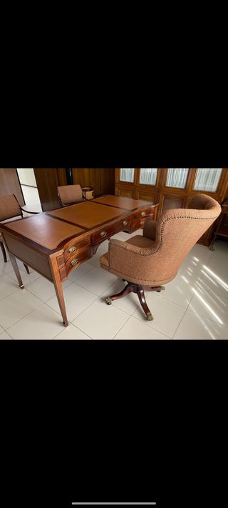 Sillón y mesa de despacho