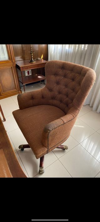 Sillón y mesa de despacho