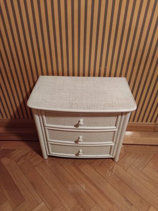 Conjunto de 2 cabeceros y 1 mesilla blanca mimbre