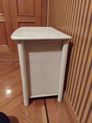 Conjunto de 2 cabeceros y 1 mesilla blanca mimbre